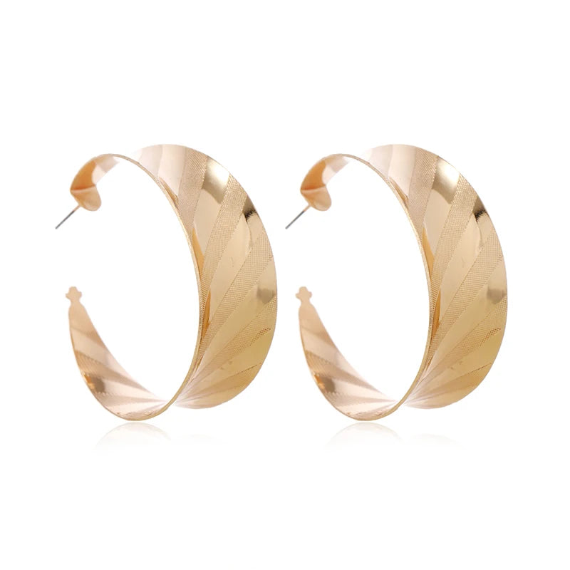 Personalized and exaggerated C-shaped earrings jewelry, women's large earrings, exquisite three-dimensional twill earrings