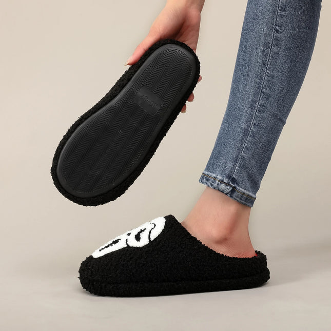 A Pair of Black Skull Horror Embroider Pattern Plush Home Soft-Soled Comfortable Furry Slippers Cute Warm Non-Slip Indoor Slippers for Men and Women Can Wear Lightweight Silent Comfortable Shoes, the First Choice for Hallowee