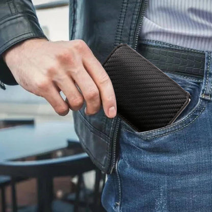 The new men's card holder is a minimalist wallet for convenience