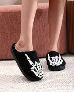 Skull Finger Pattern Skull Embroider Plush Home Thick-Soled Comfortable Woolen Cotton Slippers Rock Finger Warm Non-Slip Indoor Slippers for Men and Women Halloween Gifts