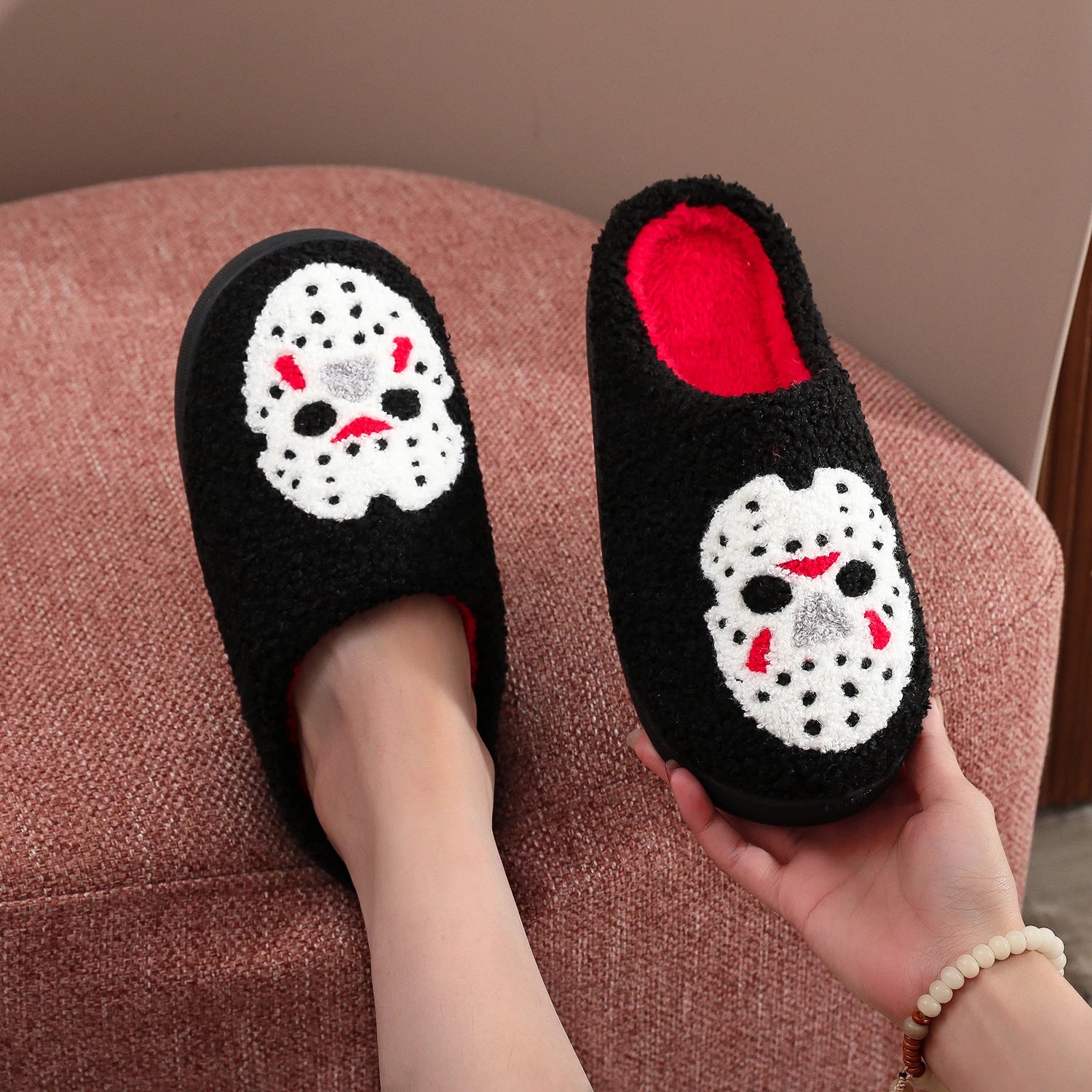 A Pair of Black Halloween Horror Mask Skull Pattern Embroider Plush Home Thick-Soled Comfortable Fur Slippers Personalized Warm Non-Slip Indoor Slippers Autumn and Winter Gifts for Men and Women Can Wear