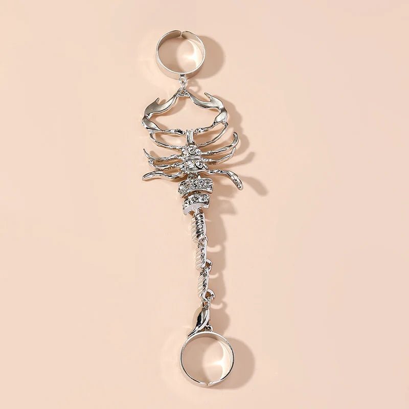 Fashionable and exaggerated, cool and indifferent Scorpion studded with diamonds, punk hip-hop, ins style alloy ring and ring