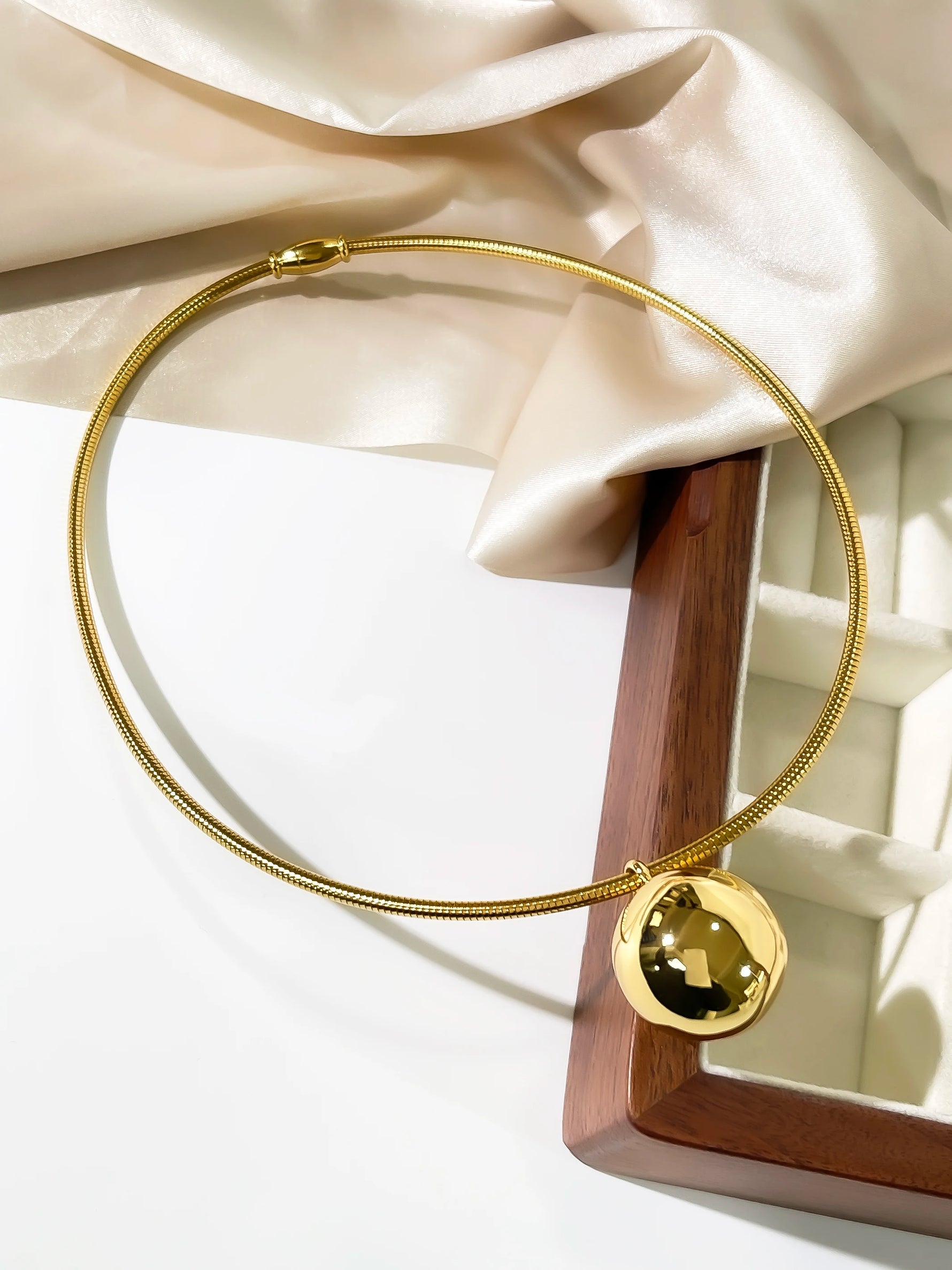 Peri'sbox Simple Imitation Pearl Globular Pendant Necklace for Women Stainless Steel Gold Plated Non-fade Hip-Hop Trendy Jewelry